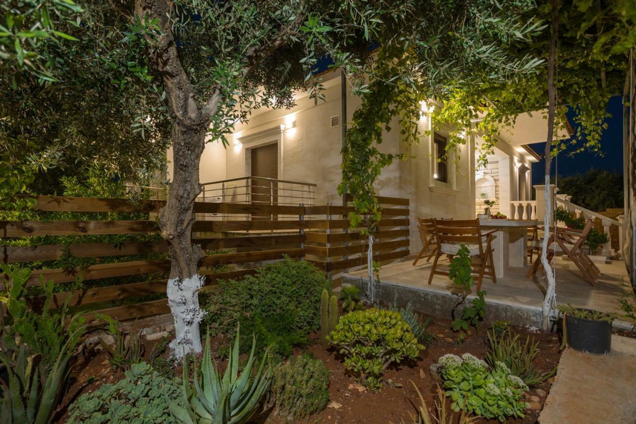 Villa Serenity Agia Marina  Ngoại thất bức ảnh